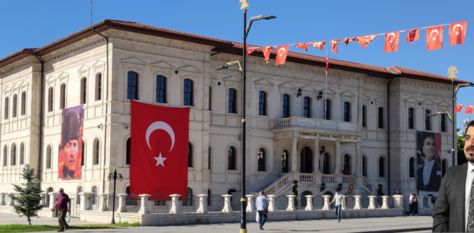 “Cumhuriyet Meşalesi Yolumuzu Aydınlatmaktadır”