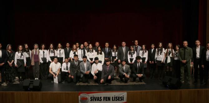 Âşık Veysel’i Sahneden Andılar