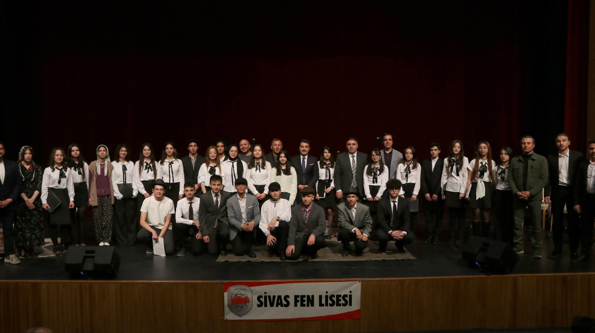 Âşık Veysel’i Sahneden Andılar