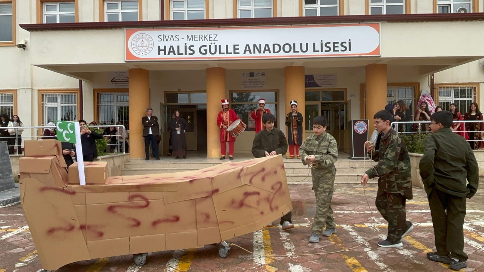 Okul Bahçesinde Mehteran Yankılandı!