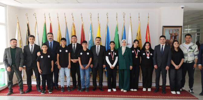 Milletvekilinden, Türkiye Derecesi Elde Eden Altınyayla’lı Öğrencilere Ziyaret