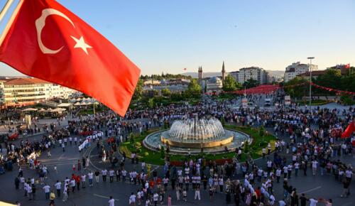 1058 Kişi Halay Çekti