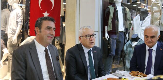 Vali Şimşek, Esnaflar İle Bir Araya Geldi